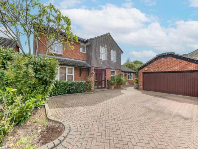 5 Bedroom Detached House