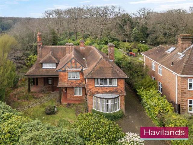 5 Bedroom Detached House