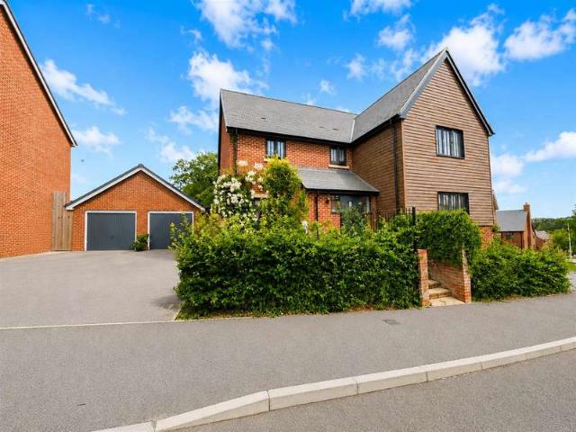 5 Bedroom Detached House