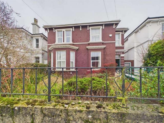 5 Bedroom Detached House
