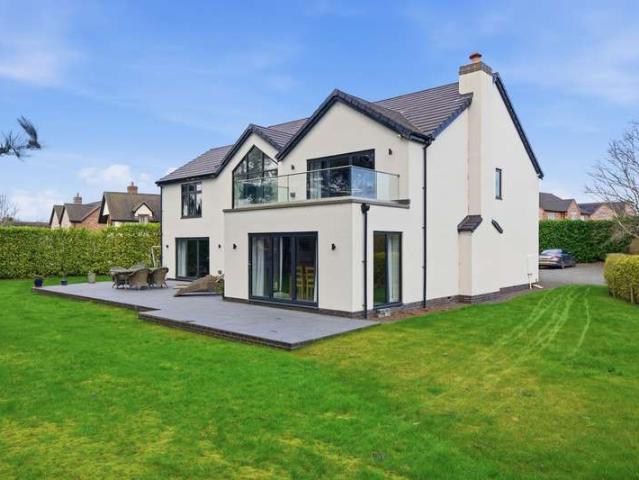 5 Bedroom Detached House