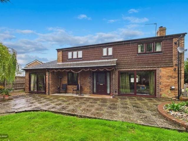 5 Bedroom Detached House