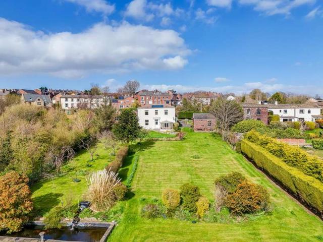 5 Bedroom Detached House