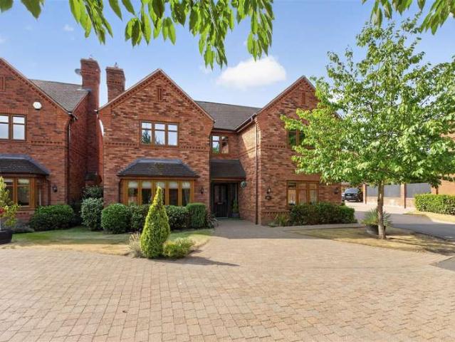 5 Bedroom Detached House