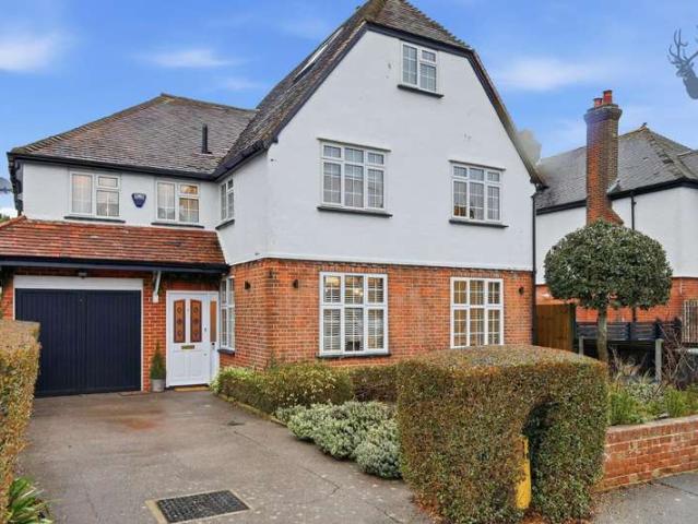 5 Bedroom Detached House