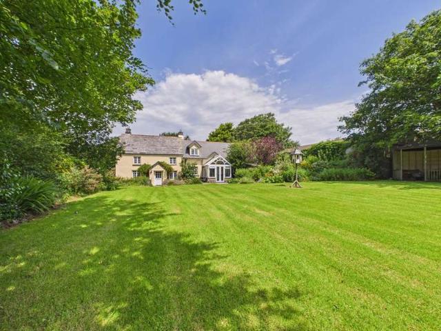 5 Bedroom Detached House
