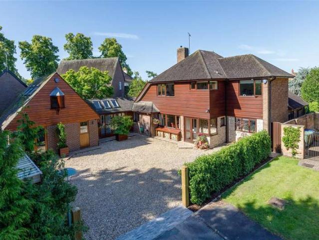 5 Bedroom Detached House