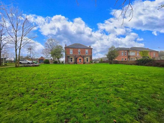 5 Bedroom Detached House