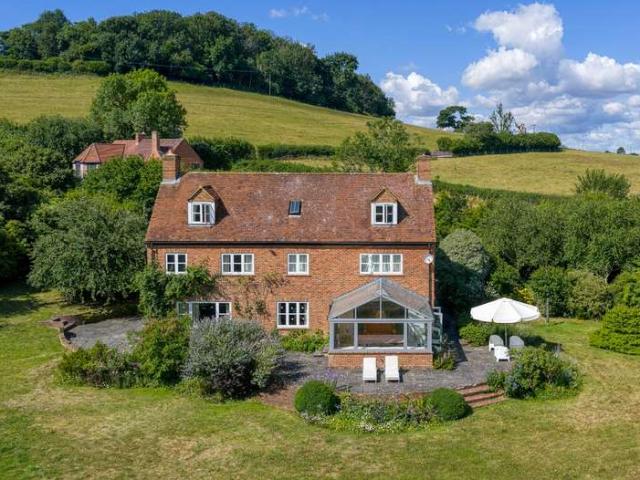 5 Bedroom Detached House