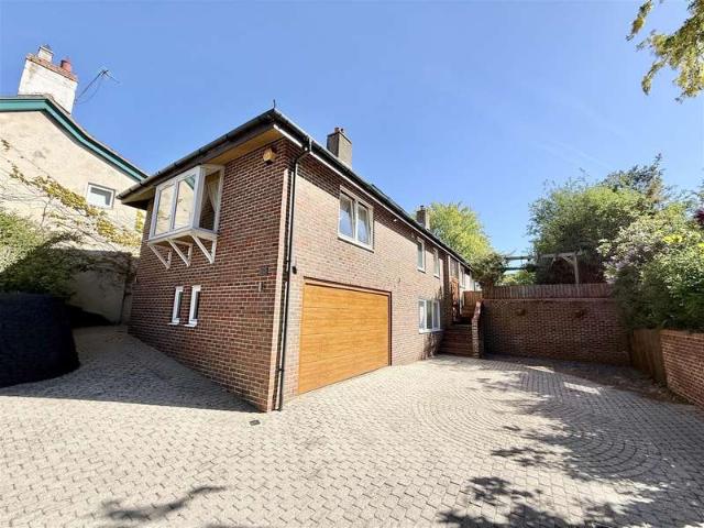 5 Bedroom Detached House