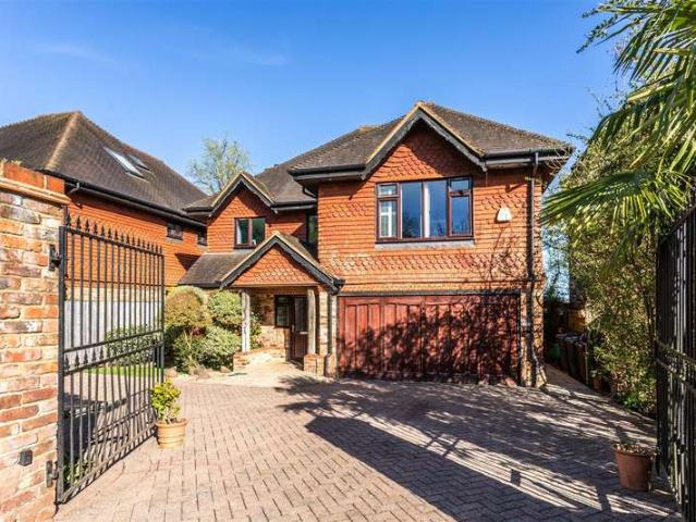 5 Bedroom Detached House