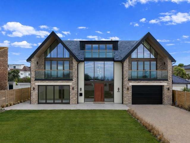 5 Bedroom Detached House