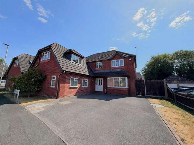 5 Bedroom Detached House