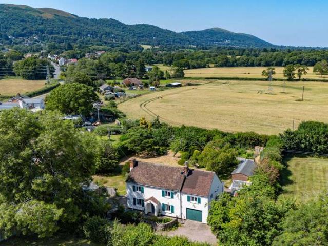 5 Bedroom Detached House