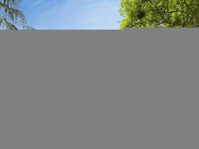 5 Bedroom Detached House