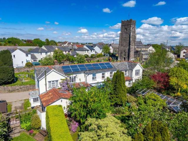 5 Bedroom Detached House