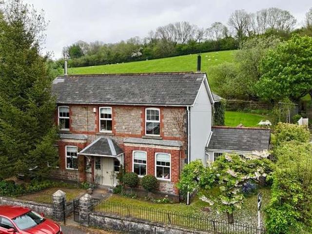 5 Bedroom Detached House