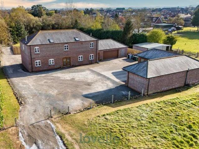 5 Bedroom Detached House