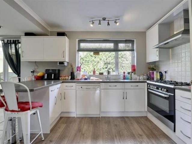 5 Bedroom Detached House
