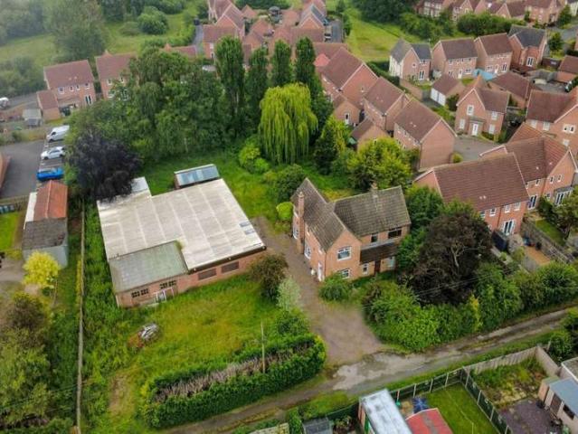5 Bedroom Detached House