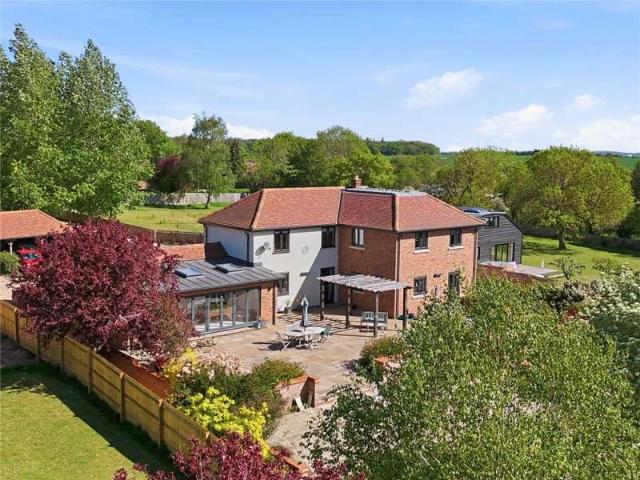 5 Bedroom Detached House