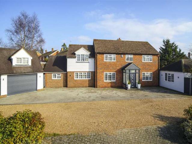 5 Bedroom Detached House