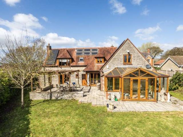 5 Bedroom Detached House