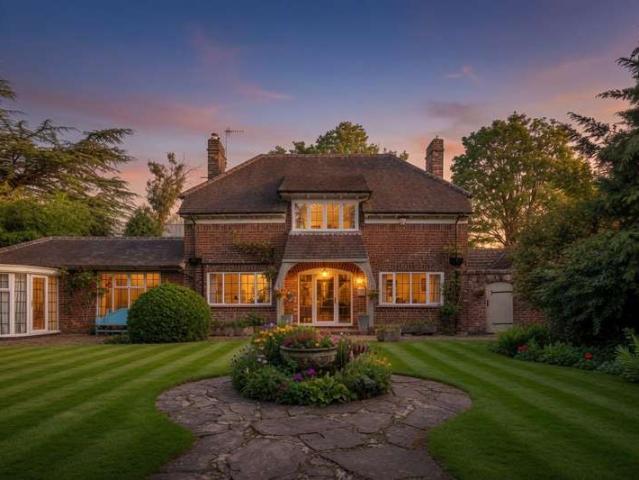 5 Bedroom Detached House