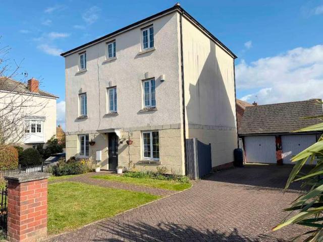5 Bedroom Detached House