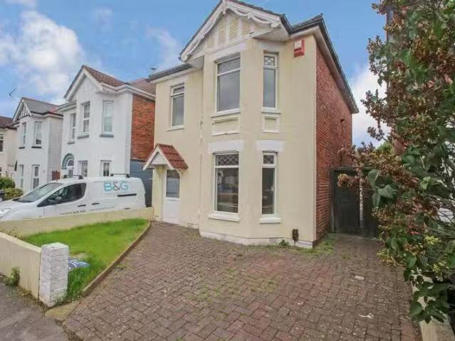 5 bedroom detached house for rent in Charminster, Bournemouth.