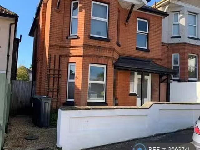 5 bedroom detached house for rent in Acland Road, Bournemouth.