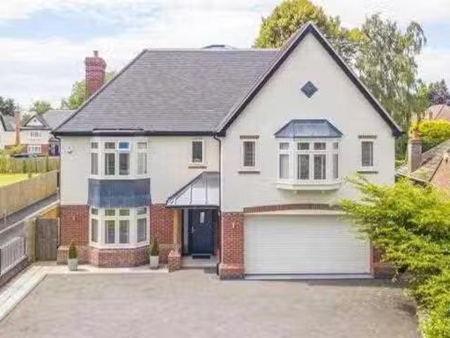 5 bedroom detached house for rent in Alderbrook Road, Solihull.