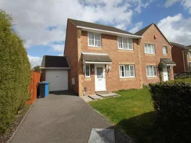 5 bedroom detached house for rent in Bishop Close, Poole, BH12