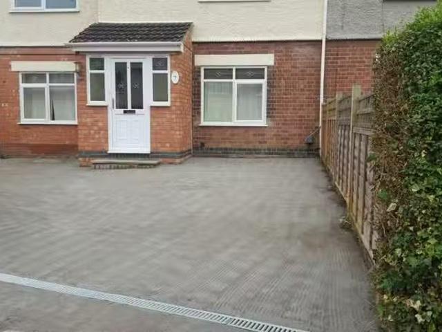 5 bedroom detached house for rent in Bury Road, Leamington Spa.