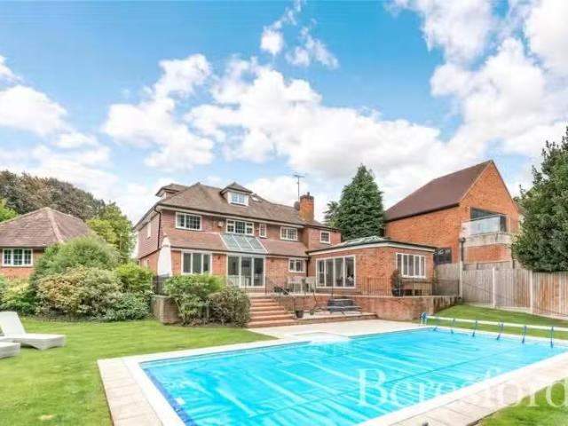 5 bedroom detached house for rent in Glanthams Close, Shenfiel.