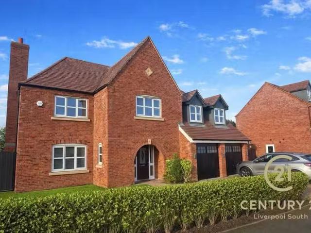5 bedroom detached house for rent in Folly Close, Blundellsand.