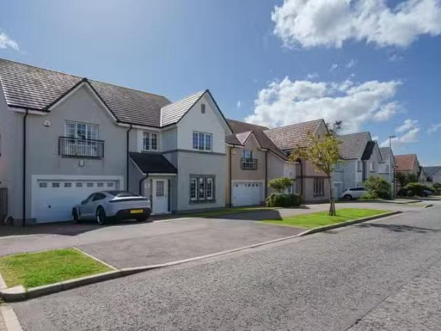 5 bedroom detached house for rent in Friarsfield Walk, Cults.