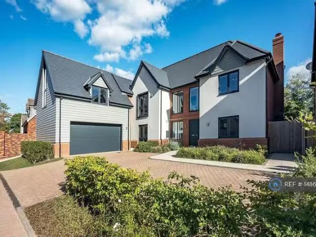 5 bedroom detached house for rent in Kingswood Green, Lapworth.