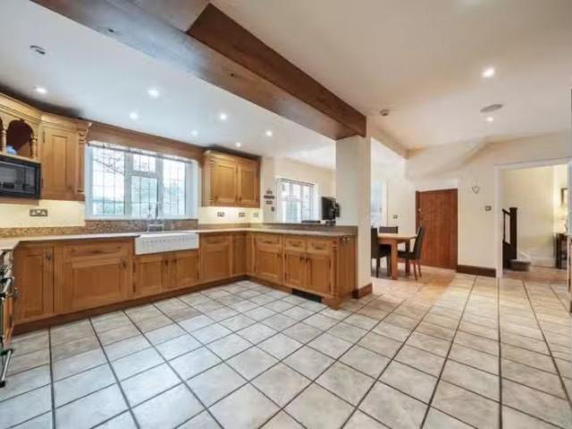 5 bedroom detached house for rent in Lovibonds Avenue, Orpingt.