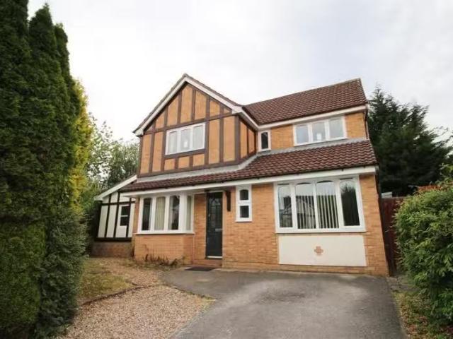 5 bedroom detached house for rent in Lupin Drive, Huntington.
