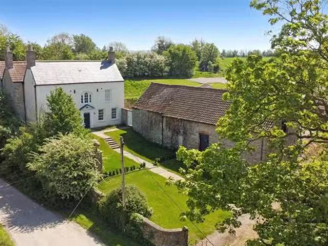 5 bedroom detached house for rent in Main Road, Aust, Bristol.