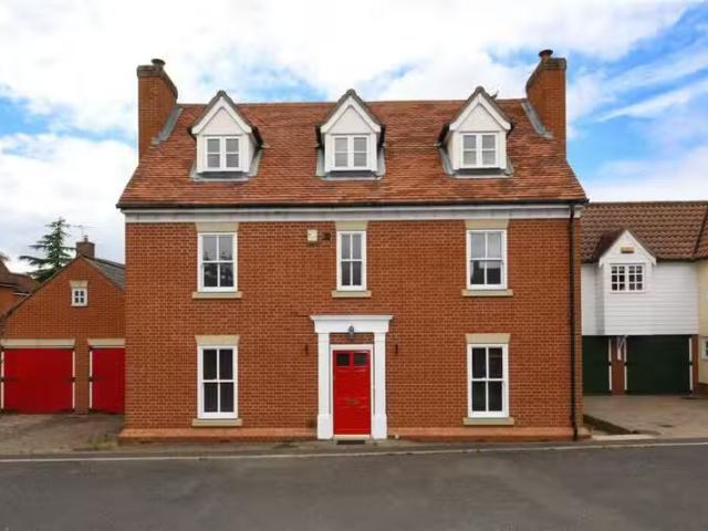 5 bedroom detached house for rent in Margery Allingham Place.