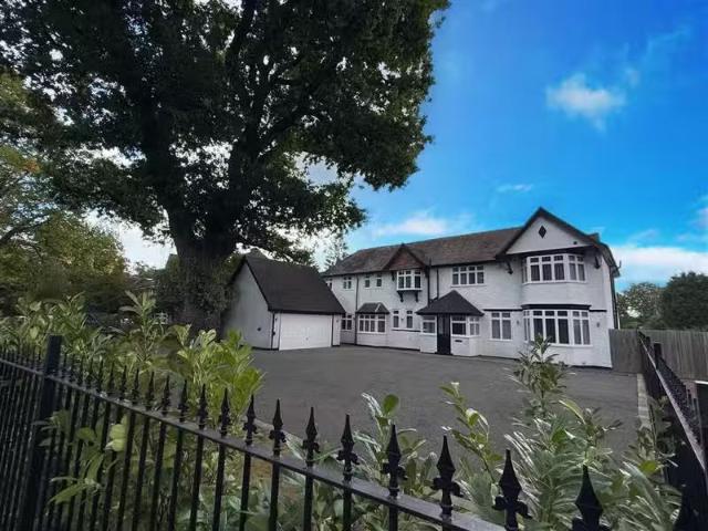 5 bedroom detached house for rent in St Bernards Road, Solihul.