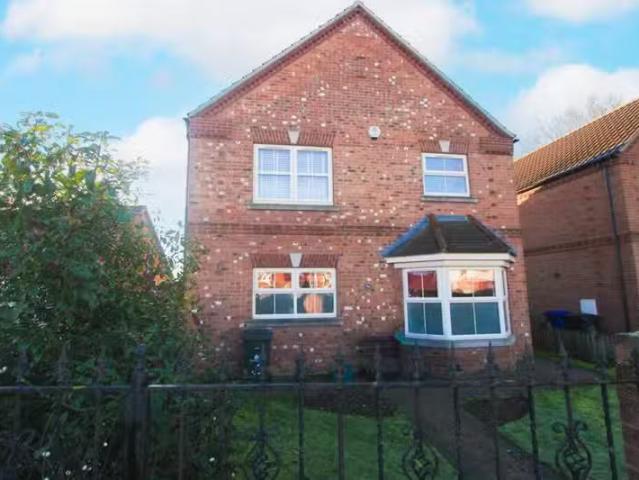 5 bedroom detached house for rent in Station Road, Hatfield, D.