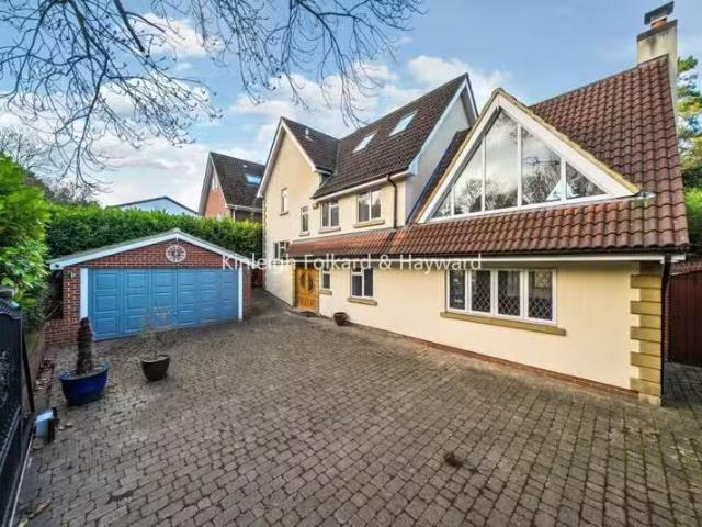 5 bedroom detached house for rent in Sundridge Avenue, Bromley.
