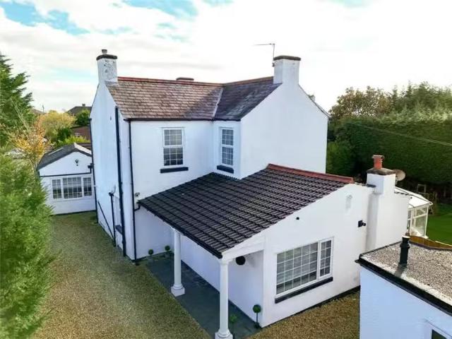 5 bedroom detached house for rent in Pensby Road, Heswall, Wir.