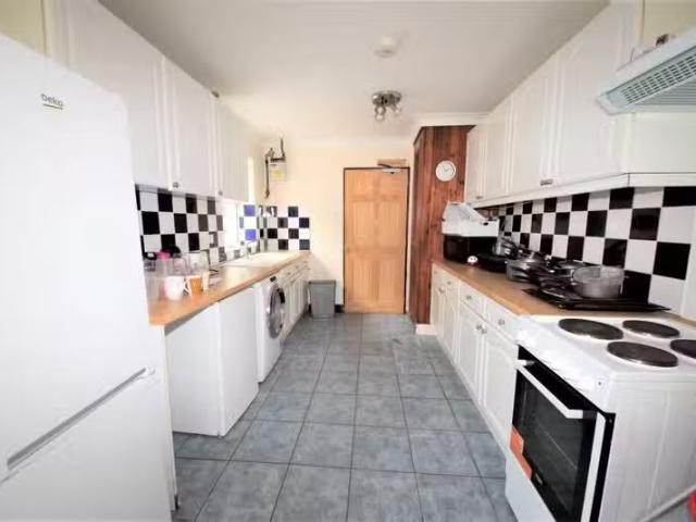 5 bedroom detached house for rent in Waterloo Road, Winton, Bo.