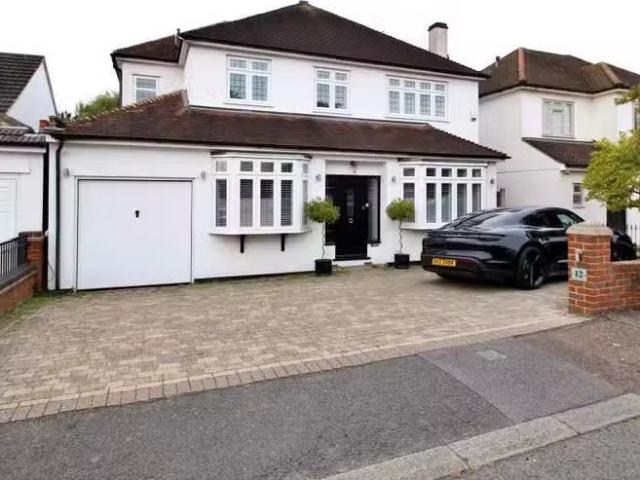 5 bedroom detached house for rent in Wansford Close, Brentwood.