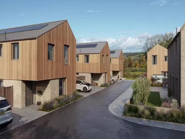 5 bedroom detached house for rent in The Barn Garden, Great E.