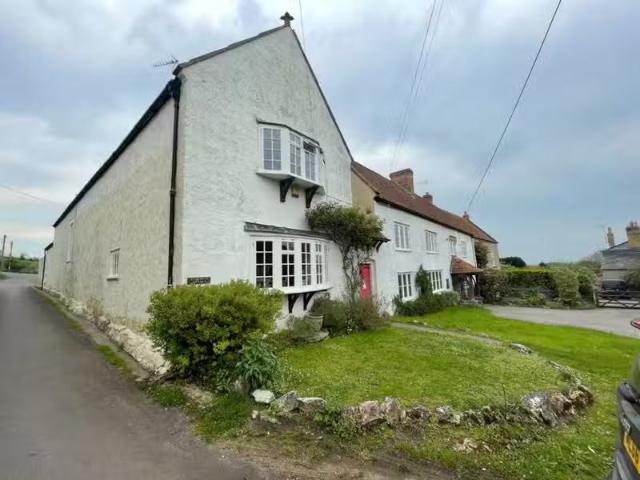 5 bedroom detached house for rent in The Square, Westbury Sub.